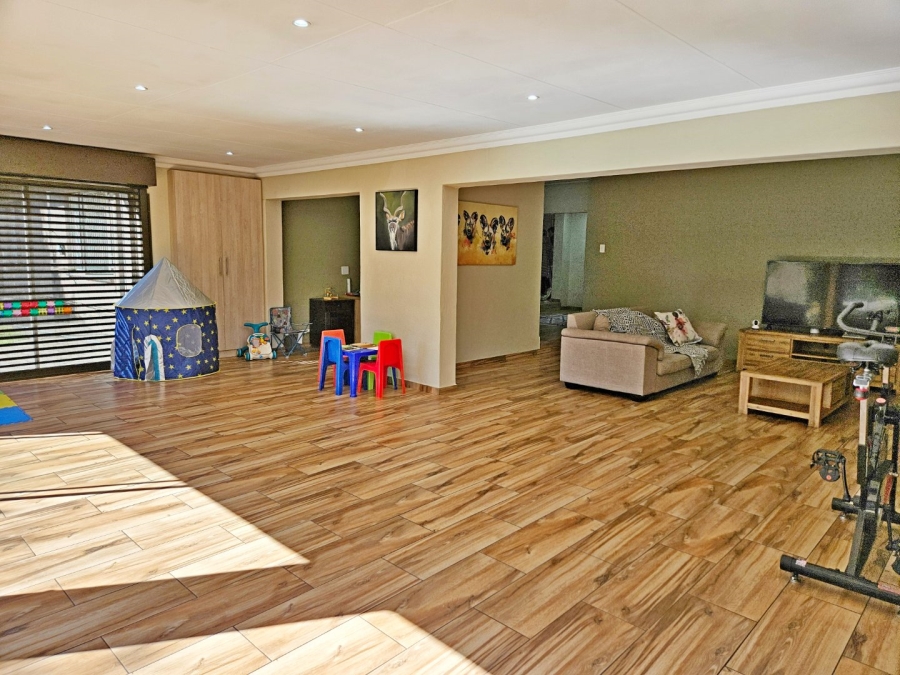 3 Bedroom Property for Sale in Glen Marais Gauteng