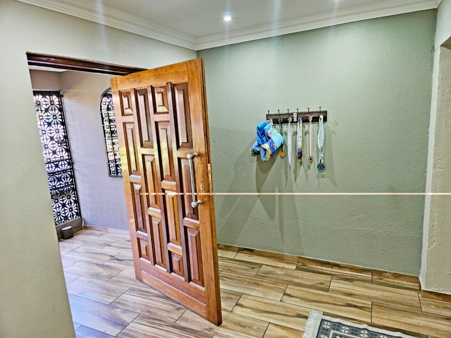 3 Bedroom Property for Sale in Glen Marais Gauteng