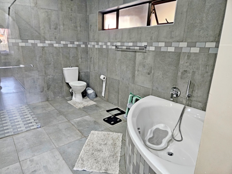 3 Bedroom Property for Sale in Glen Marais Gauteng