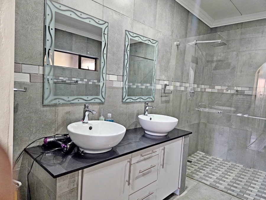 3 Bedroom Property for Sale in Glen Marais Gauteng