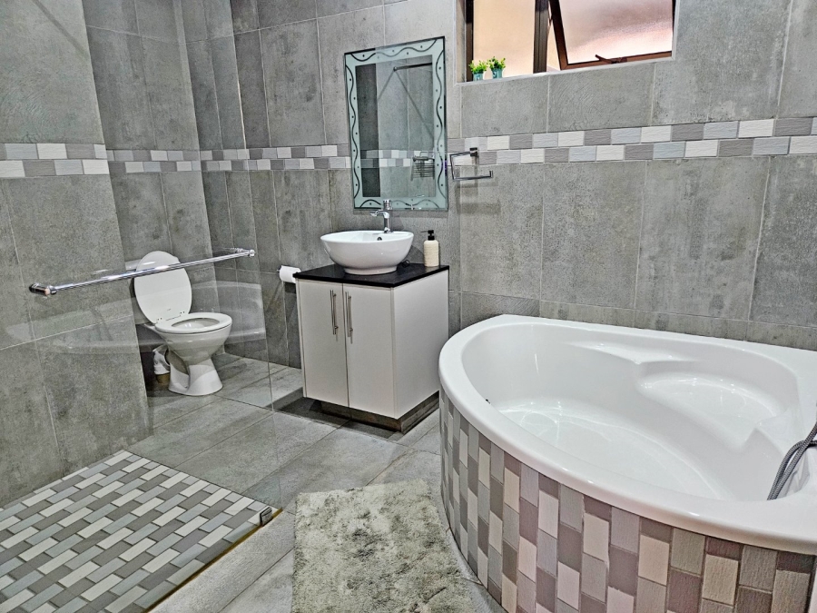 3 Bedroom Property for Sale in Glen Marais Gauteng