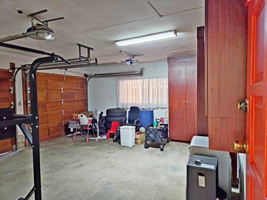 3 Bedroom Property for Sale in Glen Marais Gauteng