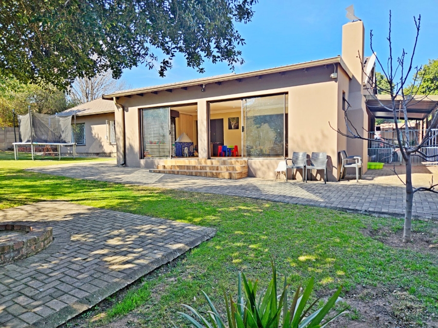 3 Bedroom Property for Sale in Glen Marais Gauteng