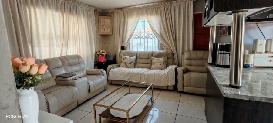 3 Bedroom Property for Sale in Blue Hills Gauteng