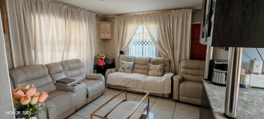 3 Bedroom Property for Sale in Blue Hills Gauteng