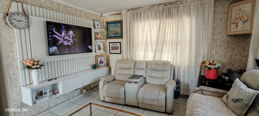 3 Bedroom Property for Sale in Blue Hills Gauteng