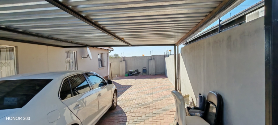 3 Bedroom Property for Sale in Blue Hills Gauteng