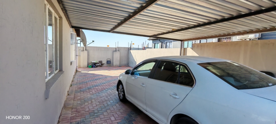 3 Bedroom Property for Sale in Blue Hills Gauteng