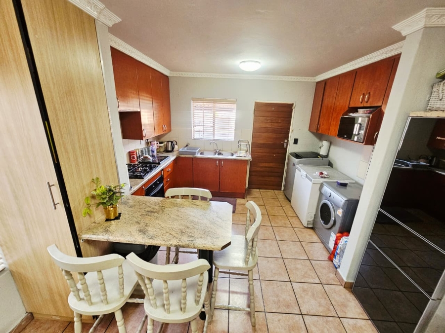 2 Bedroom Property for Sale in Heuwelsig Estate Gauteng