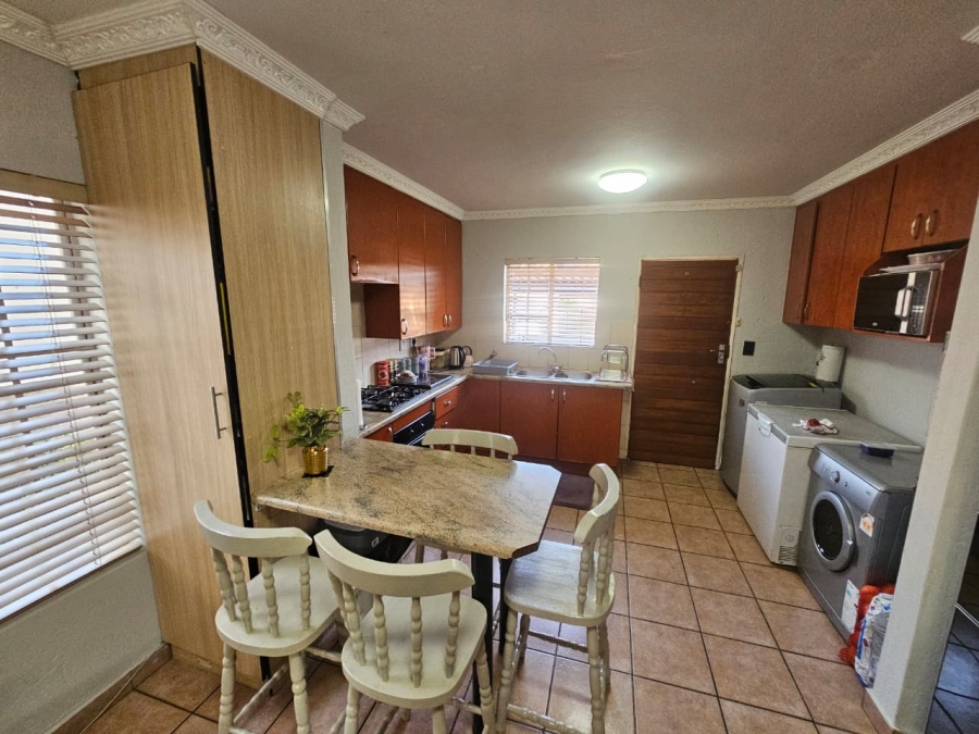 2 Bedroom Property for Sale in Heuwelsig Estate Gauteng