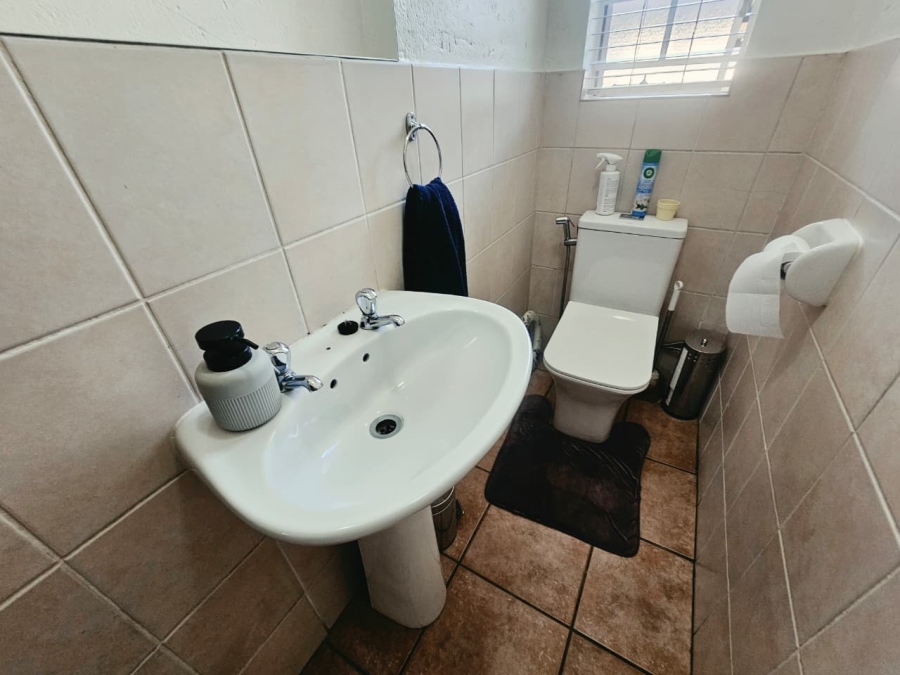 2 Bedroom Property for Sale in Heuwelsig Estate Gauteng