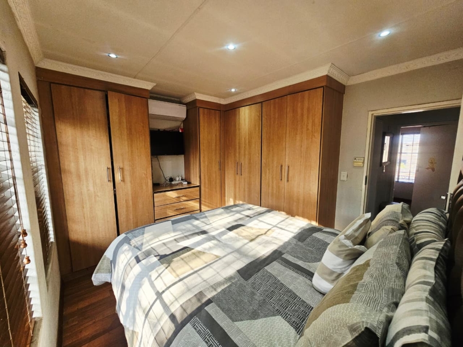 2 Bedroom Property for Sale in Heuwelsig Estate Gauteng