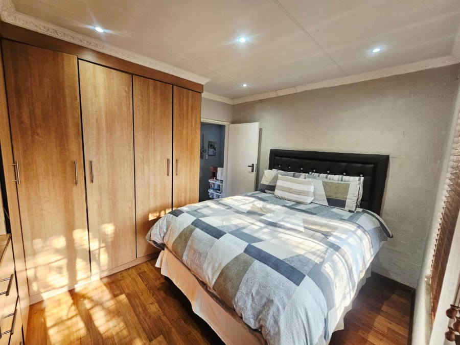 2 Bedroom Property for Sale in Heuwelsig Estate Gauteng