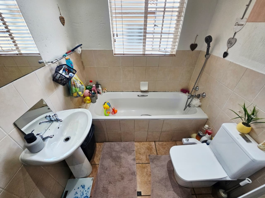 2 Bedroom Property for Sale in Heuwelsig Estate Gauteng