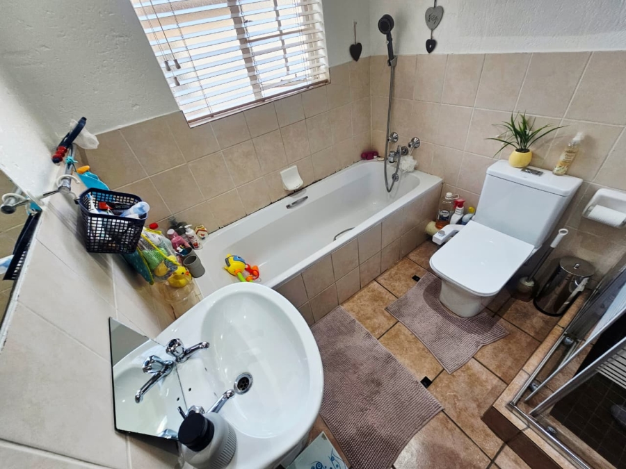 2 Bedroom Property for Sale in Heuwelsig Estate Gauteng