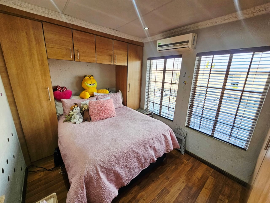 2 Bedroom Property for Sale in Heuwelsig Estate Gauteng