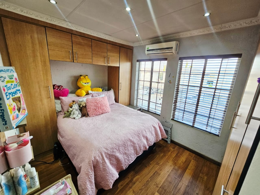2 Bedroom Property for Sale in Heuwelsig Estate Gauteng