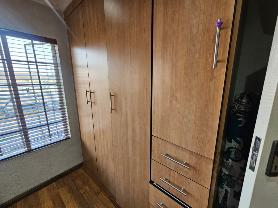 2 Bedroom Property for Sale in Heuwelsig Estate Gauteng