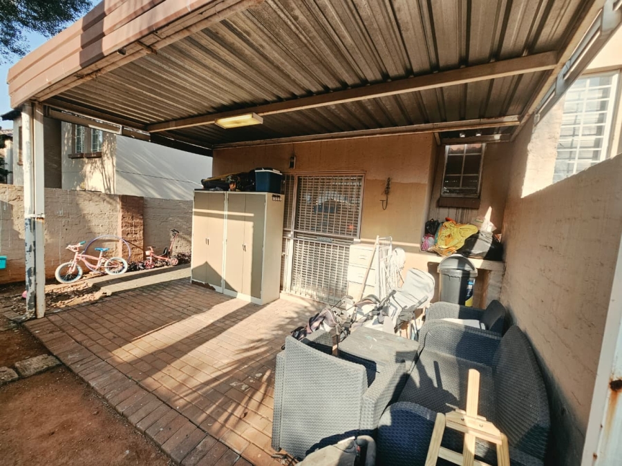 2 Bedroom Property for Sale in Heuwelsig Estate Gauteng