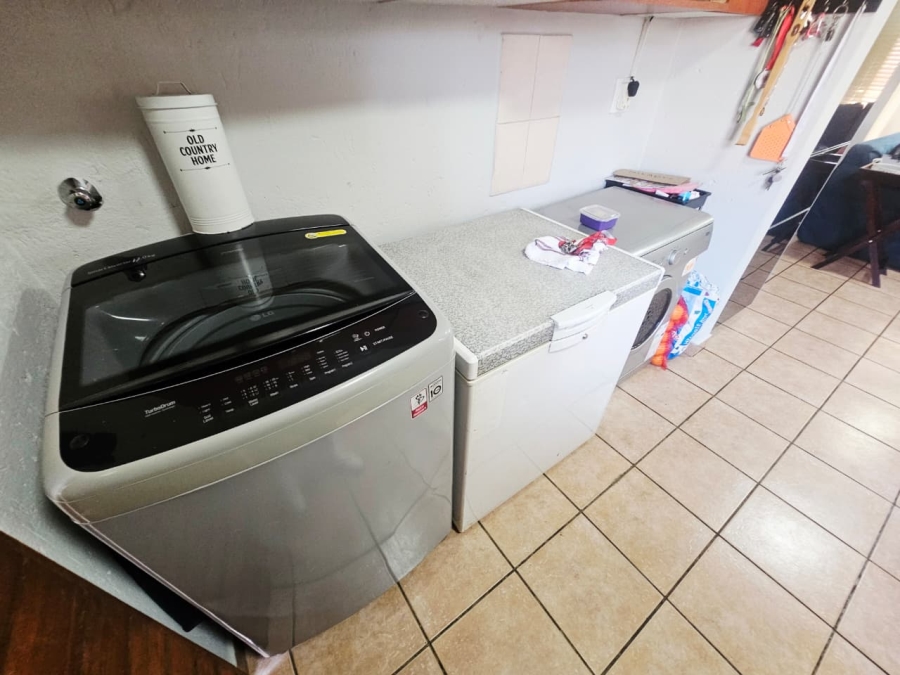 2 Bedroom Property for Sale in Heuwelsig Estate Gauteng