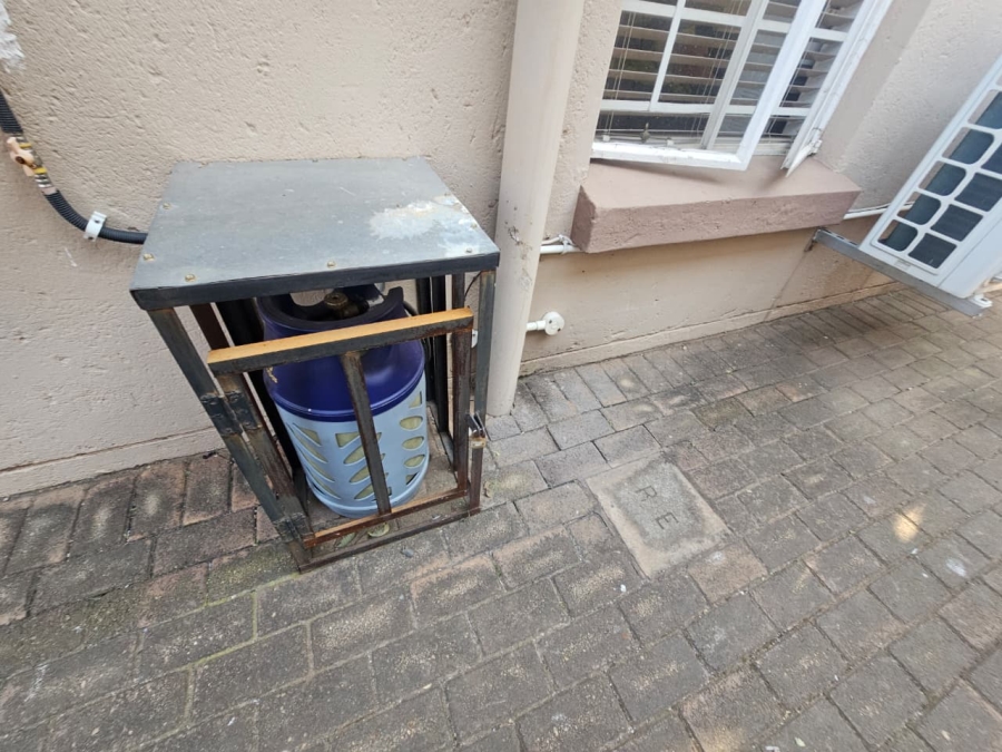 2 Bedroom Property for Sale in Heuwelsig Estate Gauteng