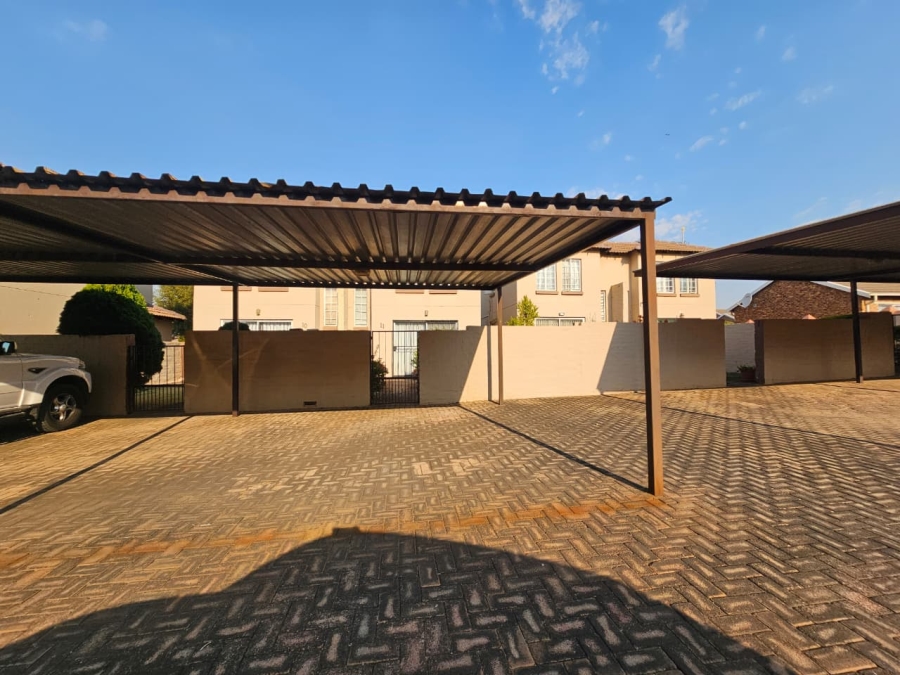 2 Bedroom Property for Sale in Heuwelsig Estate Gauteng