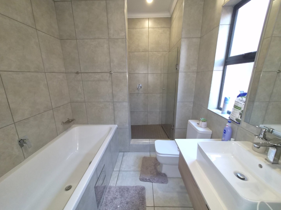 2 Bedroom Property for Sale in Six Fountains Residential Estate Gauteng