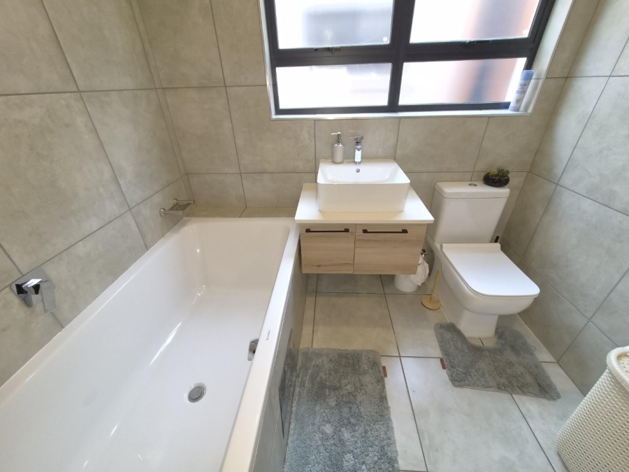 2 Bedroom Property for Sale in Six Fountains Residential Estate Gauteng