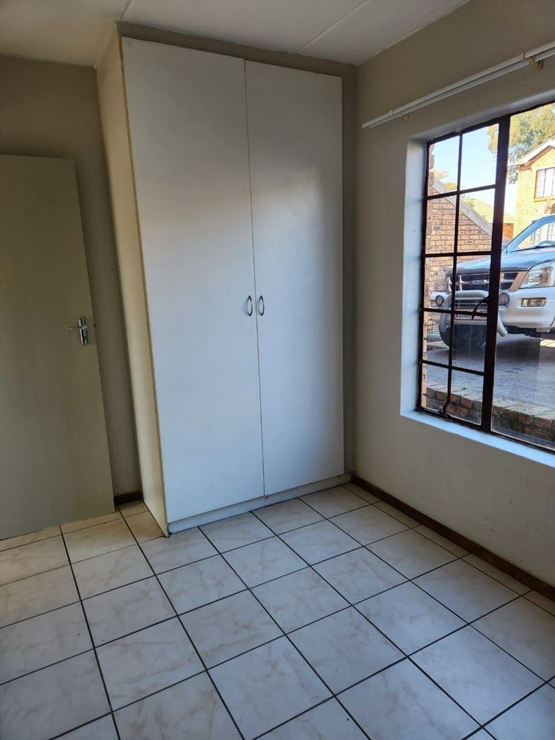 2 Bedroom Property for Sale in Chloorkop Gauteng