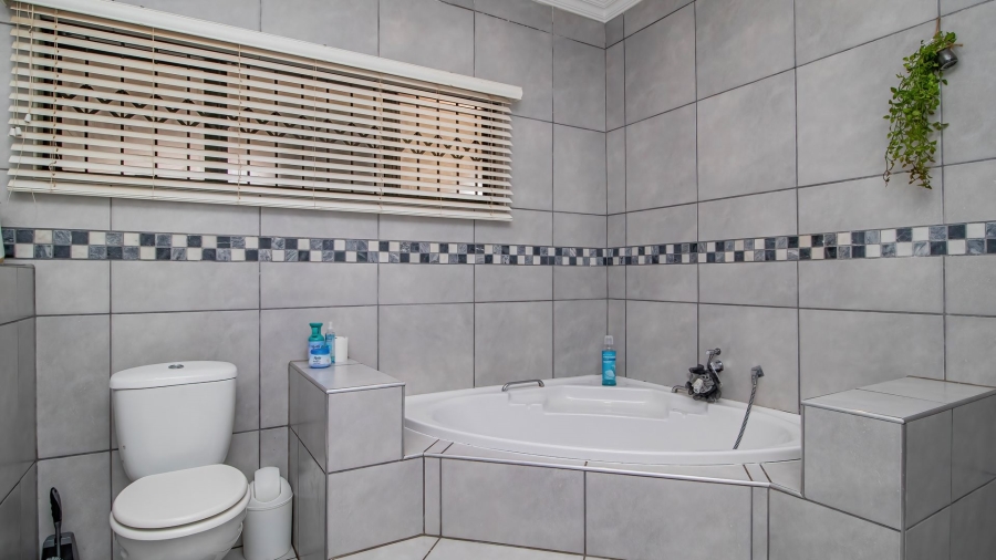 4 Bedroom Property for Sale in Benoni North Gauteng