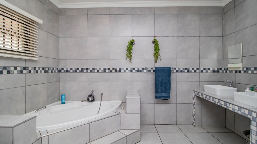 4 Bedroom Property for Sale in Benoni North Gauteng
