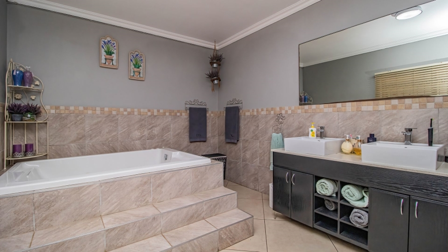 4 Bedroom Property for Sale in Benoni North Gauteng
