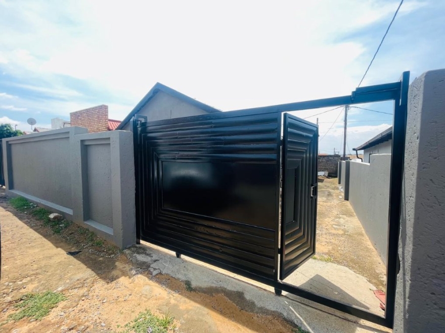 4 Bedroom Property for Sale in Kaalfontein Gauteng