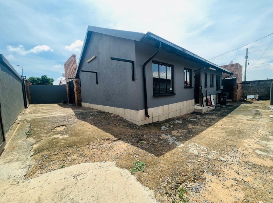4 Bedroom Property for Sale in Kaalfontein Gauteng