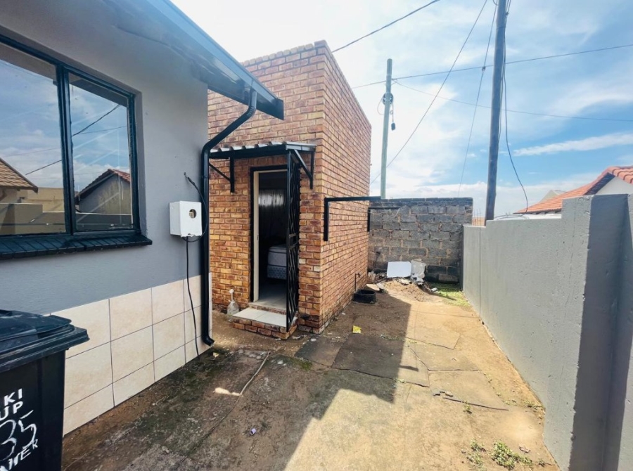 4 Bedroom Property for Sale in Kaalfontein Gauteng
