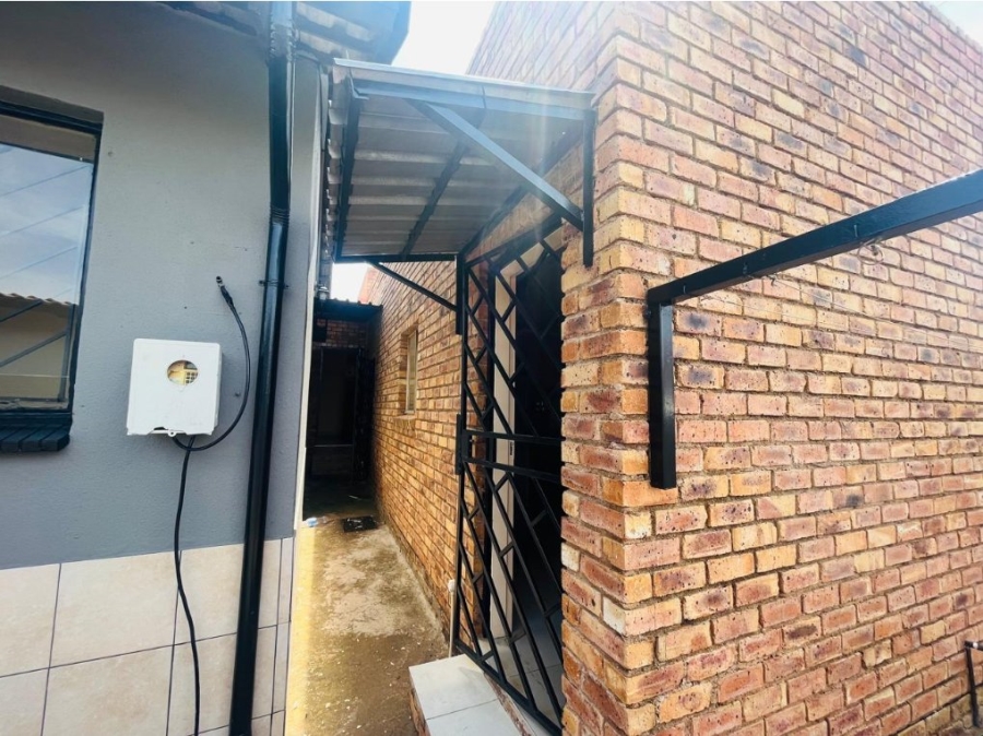 4 Bedroom Property for Sale in Kaalfontein Gauteng