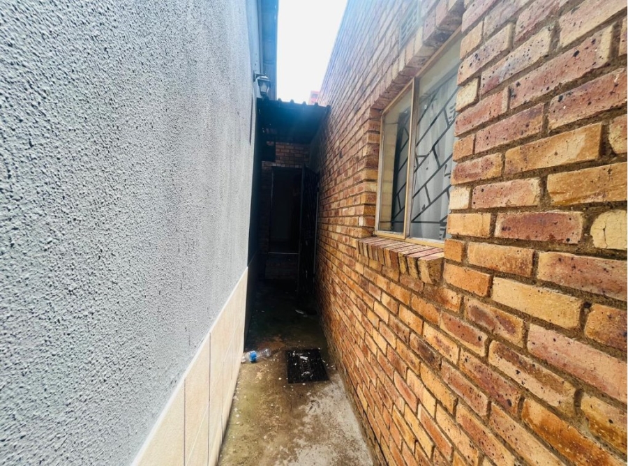 4 Bedroom Property for Sale in Kaalfontein Gauteng