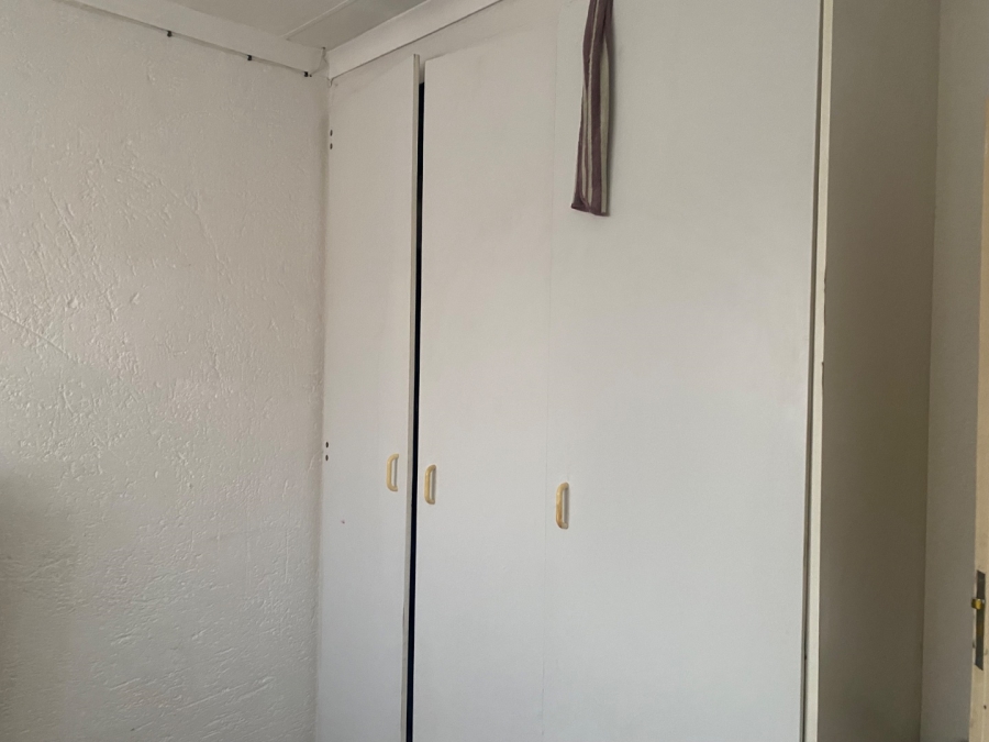 2 Bedroom Property for Sale in Die Hoewes Gauteng