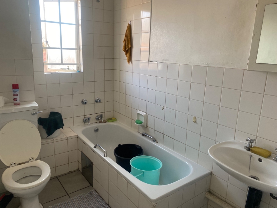 2 Bedroom Property for Sale in Die Hoewes Gauteng