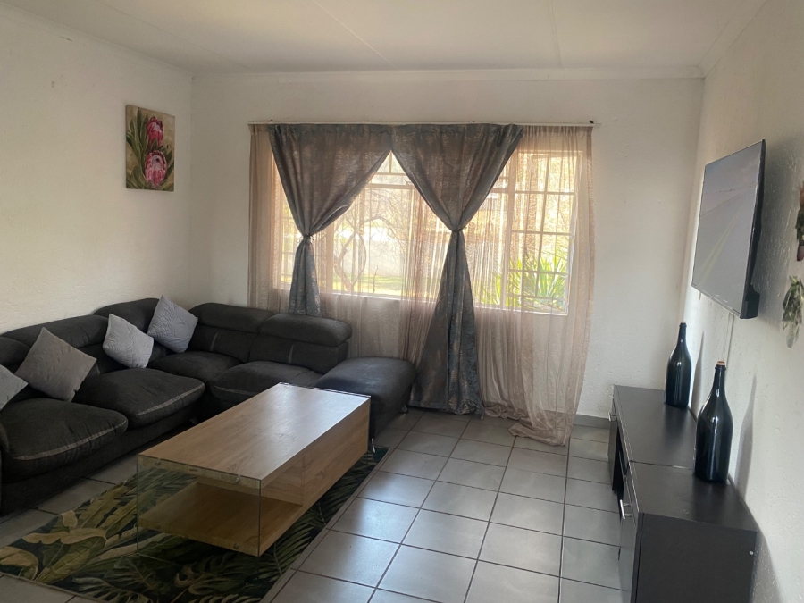 2 Bedroom Property for Sale in Die Hoewes Gauteng