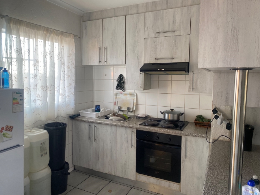 2 Bedroom Property for Sale in Die Hoewes Gauteng