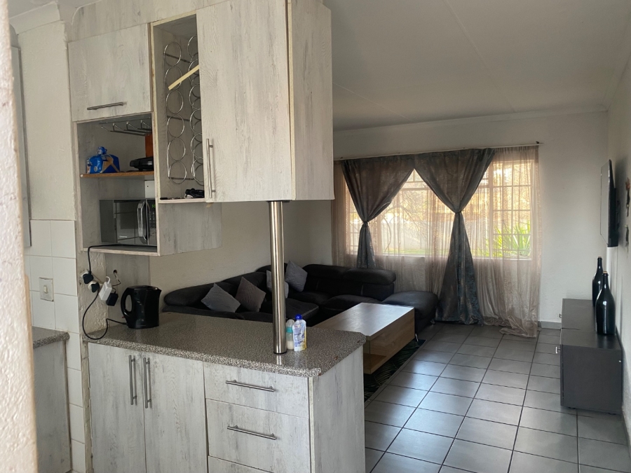 2 Bedroom Property for Sale in Die Hoewes Gauteng