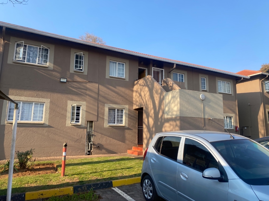 2 Bedroom Property for Sale in Die Hoewes Gauteng