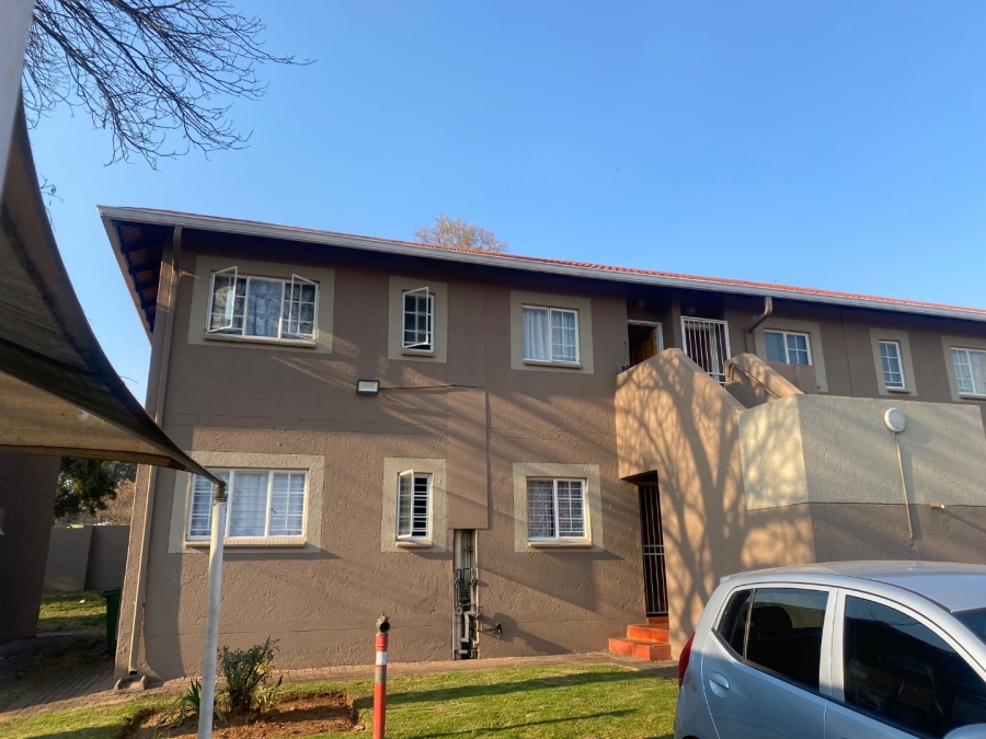 2 Bedroom Property for Sale in Die Hoewes Gauteng