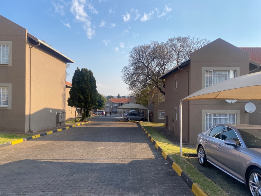 2 Bedroom Property for Sale in Die Hoewes Gauteng