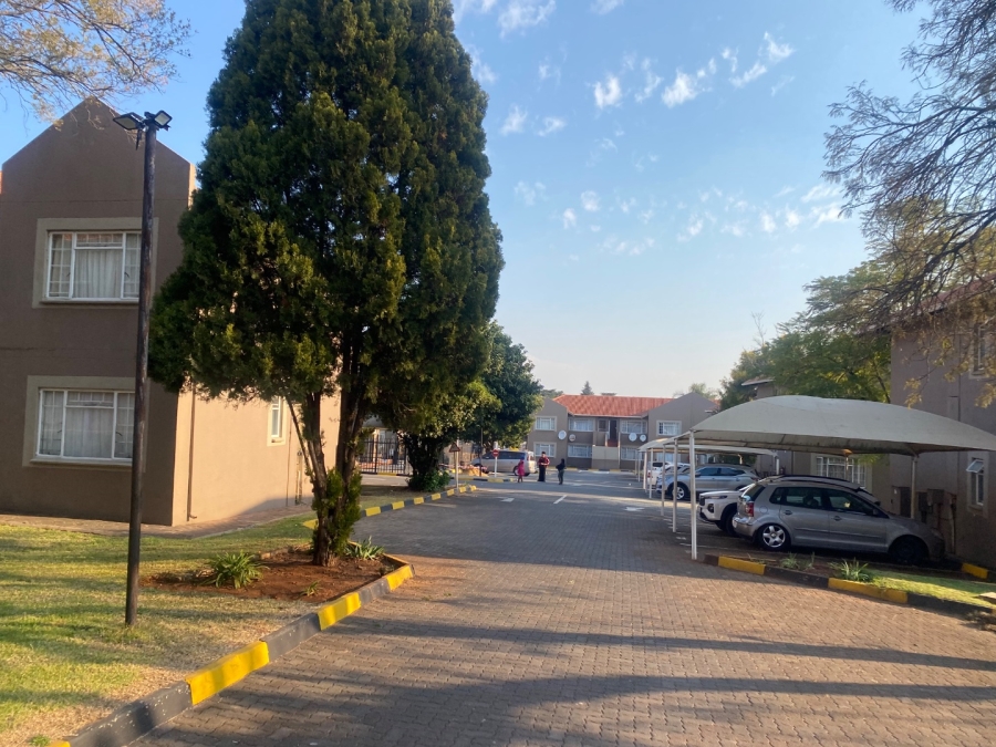 2 Bedroom Property for Sale in Die Hoewes Gauteng