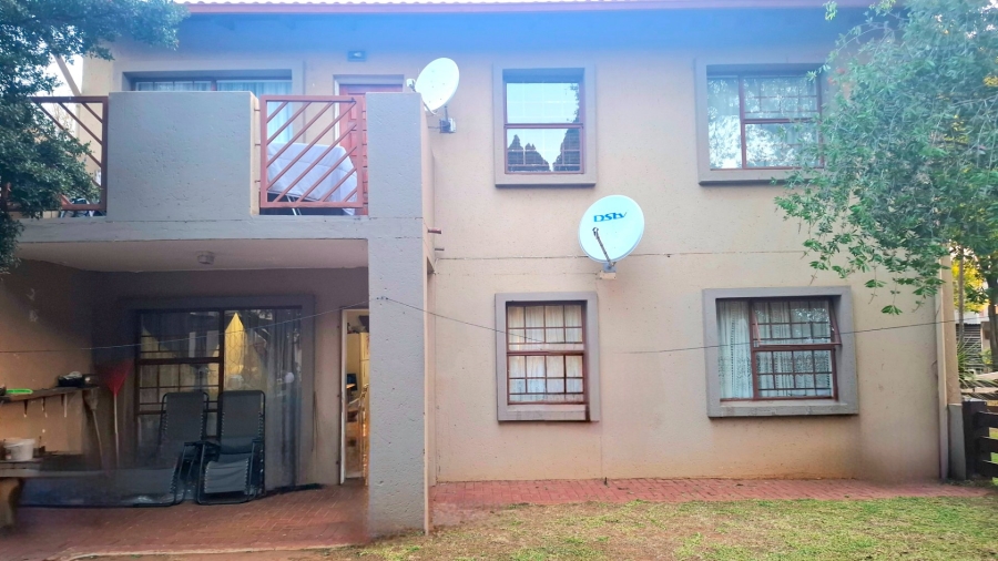  Bedroom Property for Sale in Lakefield Gauteng