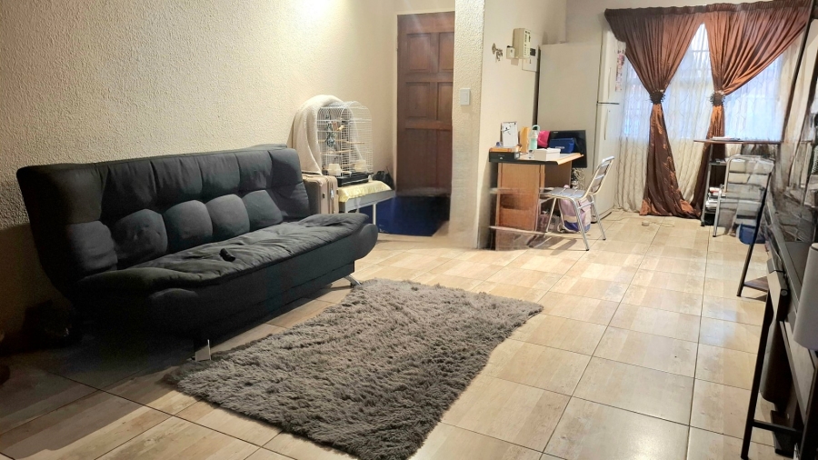  Bedroom Property for Sale in Lakefield Gauteng