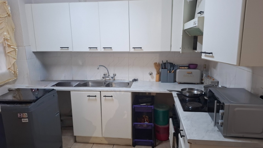  Bedroom Property for Sale in Lakefield Gauteng