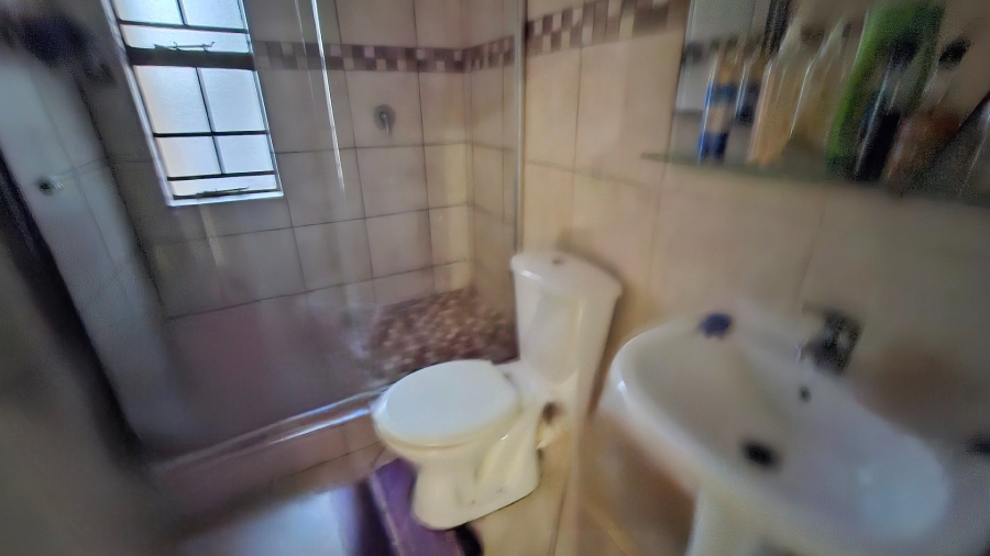  Bedroom Property for Sale in Lakefield Gauteng